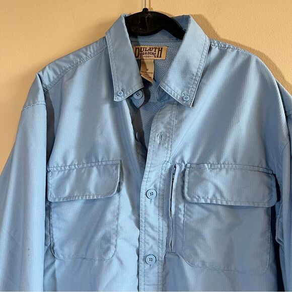 ✨ Duluth Trading Co Men’s Blue Button Down Hiking Fishing Shirt Medium - Picture 2 of 9